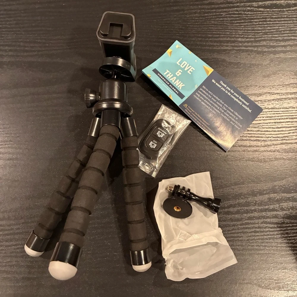 TRIPOD New in Box for phones & cameras By UBEESIZE GLOBAL